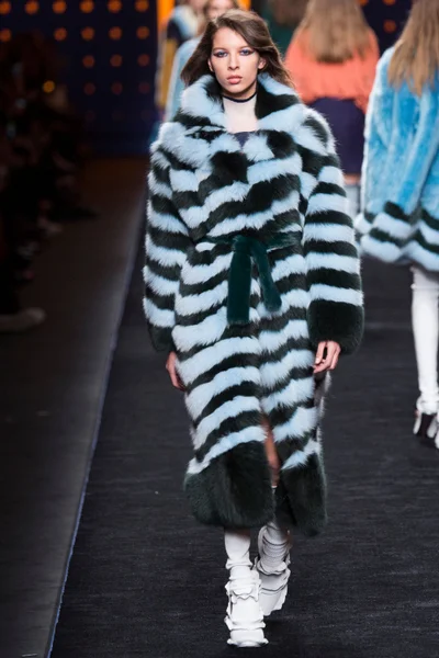 Look 13